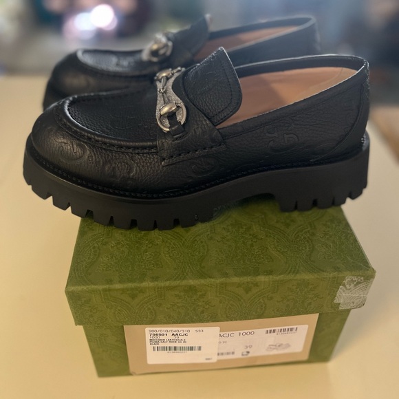 BRAND NEW: Gucci - GG logo-debossed leather lug loafers - Picture 4 of 13